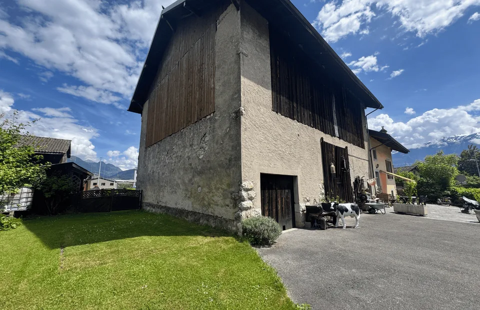 Sviluppatore occasionale – Fattoria abitabile + Fienile da sviluppare – Collombey
