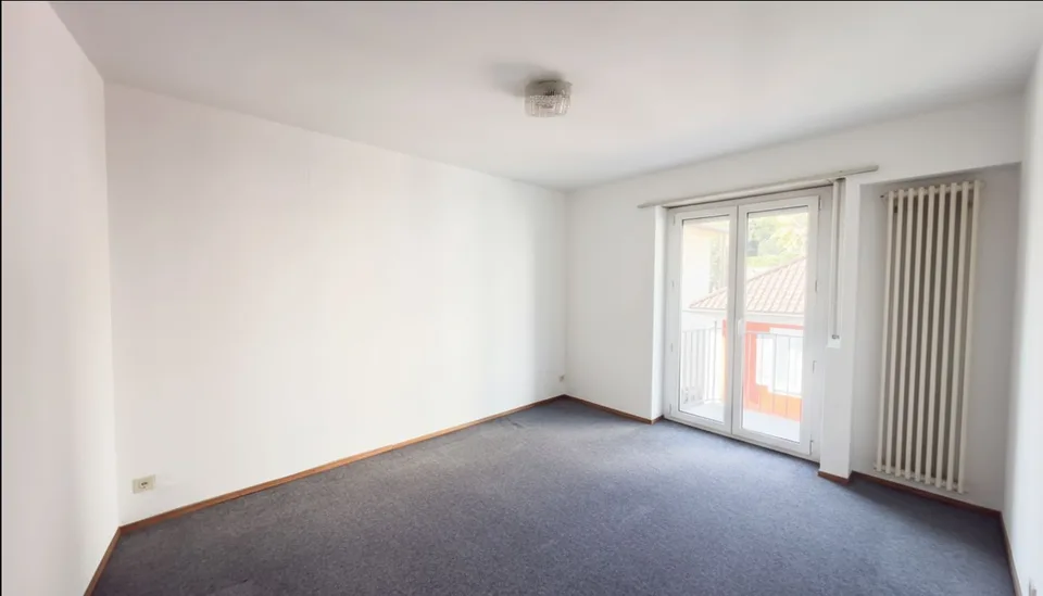 Sehr helle 4.5-Zimmer-Wohnung mit Traumblick, Aufzug und Balkon.