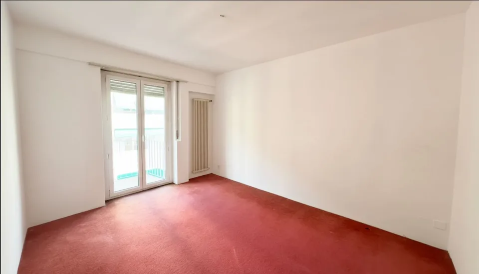 Sehr helle 4.5-Zimmer-Wohnung mit Traumblick, Aufzug und Balkon.