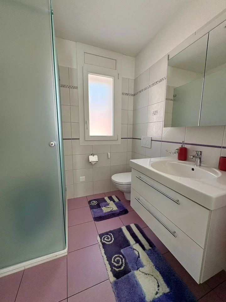 Eleganz und Ruhe: 5.5 Zimmer in Grono mit Blick auf die Landschaft! – Foto 11 von 15
