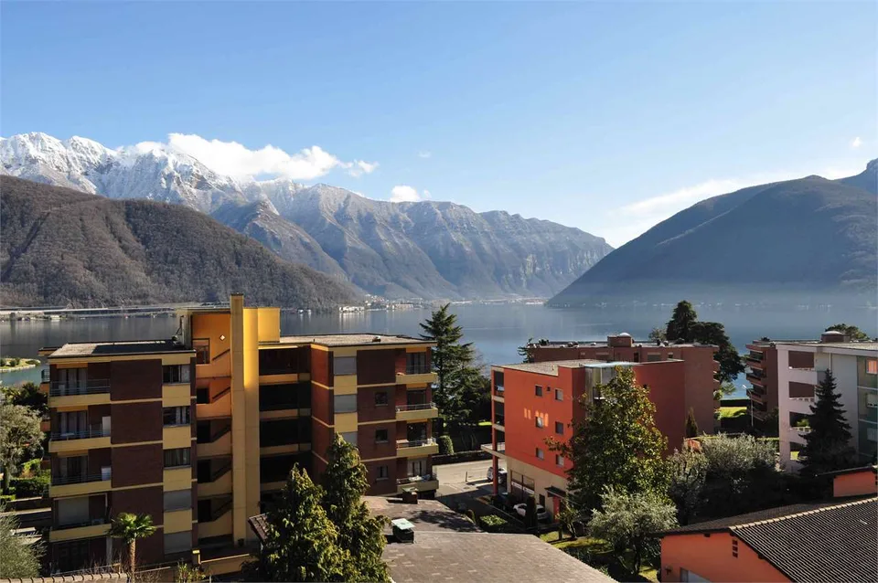 Melide - appartamento moderno di 4,5 locali con vista lago e giardino sul tetto