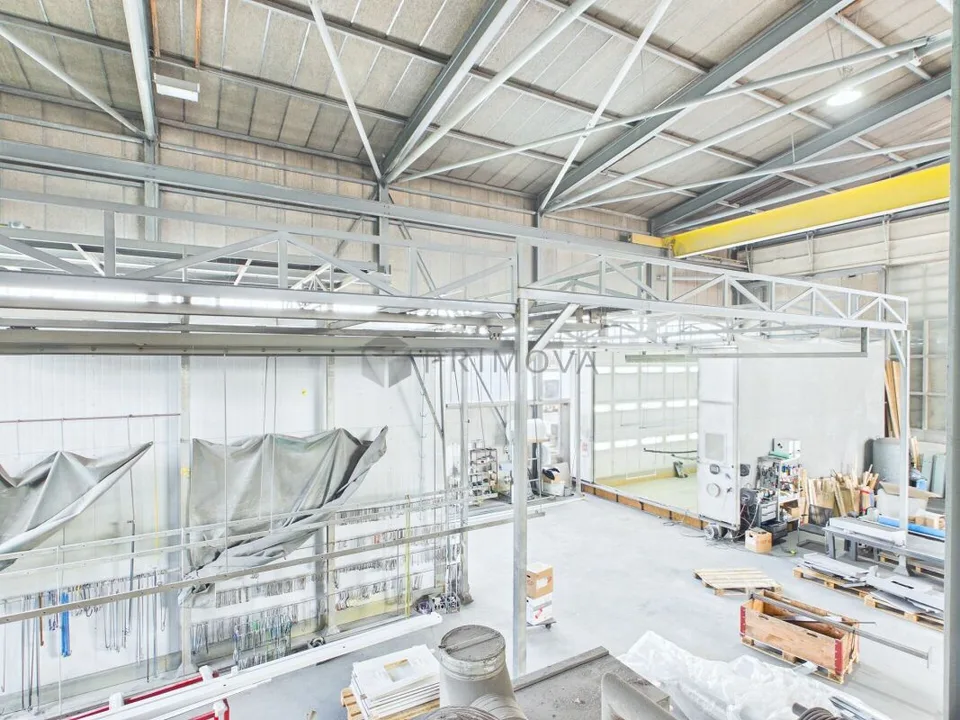 Gewerbehalle mit Aussenfläche - ideal für Logistik und Transport