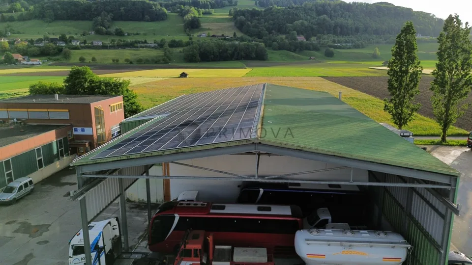 Gewerbehalle mit Aussenfläche - ideal für Logistik und Transport