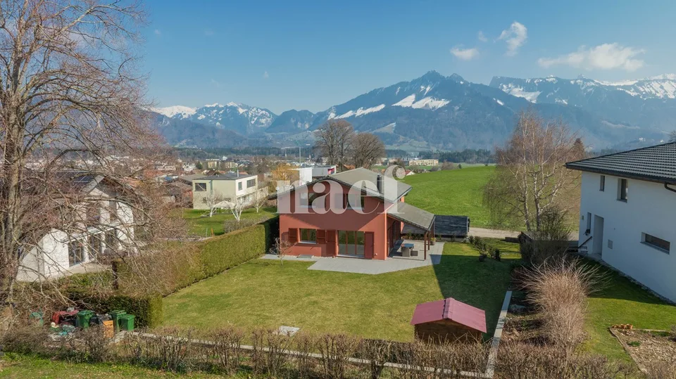 Casa indipendente di 5.5 locali con vista sulle Prealpi e sul Moléson in vendita a La Tour-de-Trême