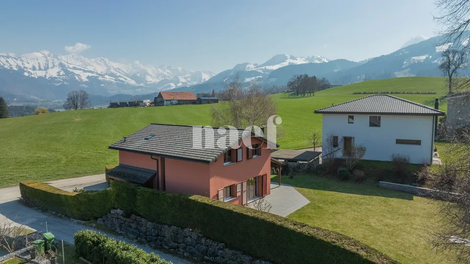 Casa indipendente di 5.5 locali con vista sulle Prealpi e sul Moléson in vendita a La Tour-de-Trême