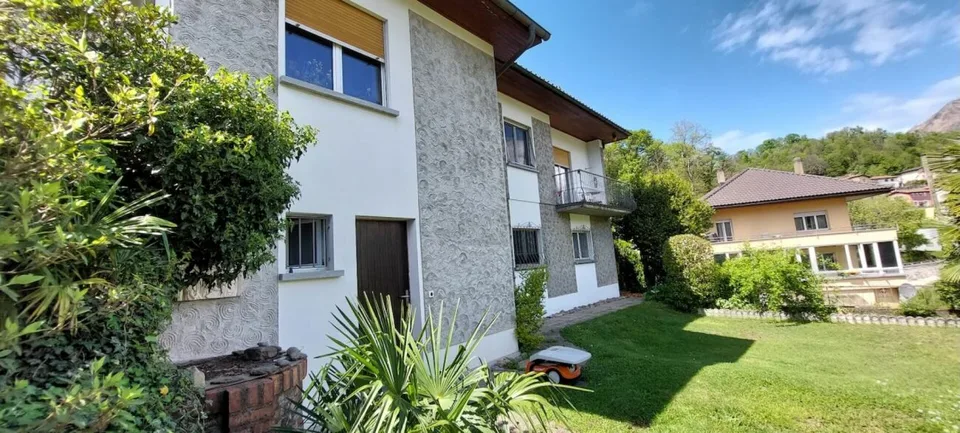 Large and private single-family home with elevator and grotto, second residence!