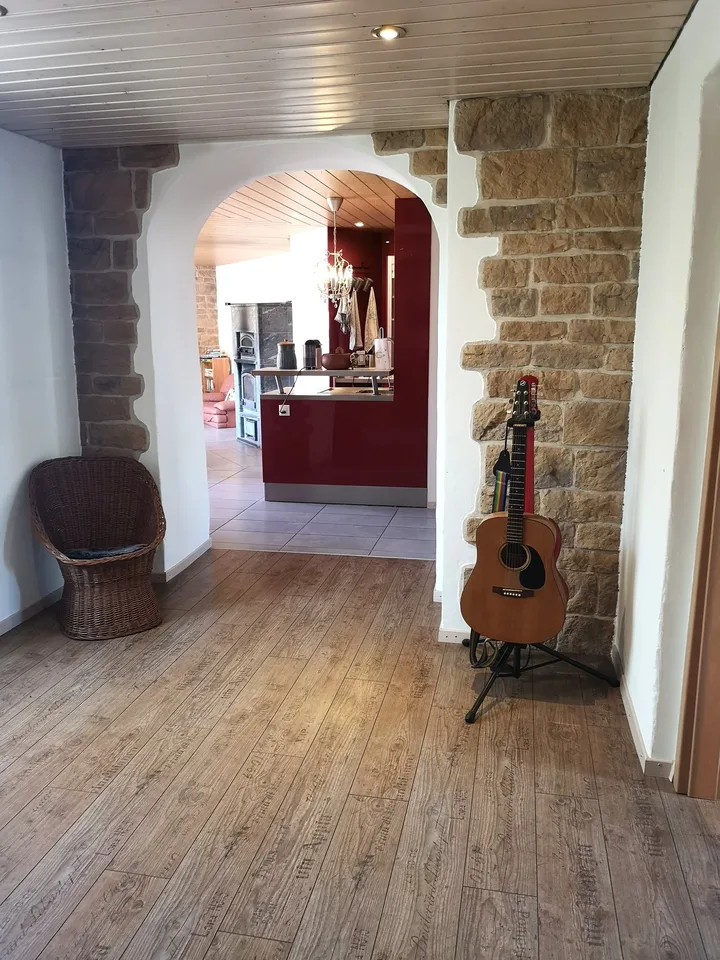 Grande casa familiare con 8,5 stanze a Lajoux, possibilità di affittare camere per gli ospiti