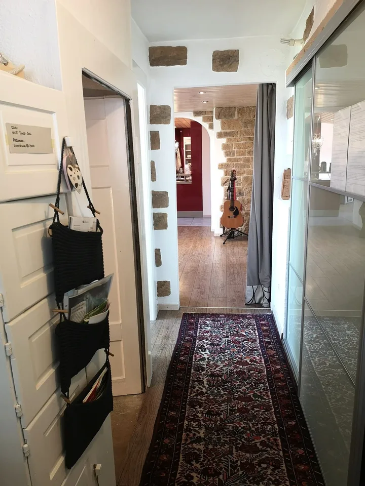 Grande casa familiare con 8,5 stanze a Lajoux, possibilità di affittare camere per gli ospiti