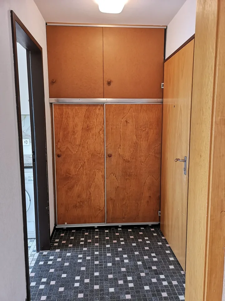 Zu verkaufen in Delémont: 3.5-Zimmer-Wohnung, mit privater Garage, Blick auf die Stadt
