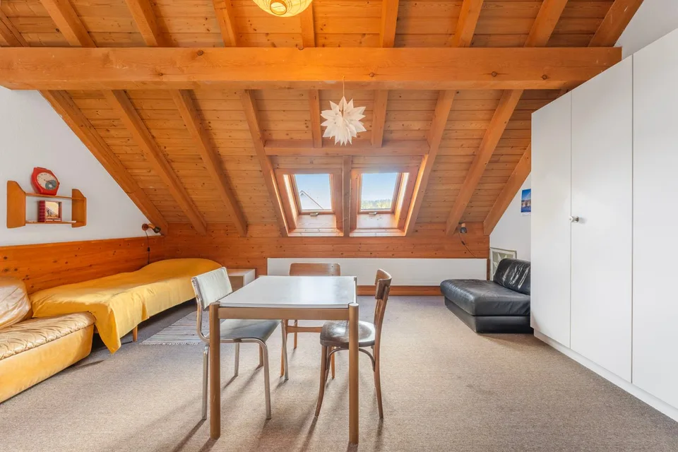 Affascinante casa unifamiliare a schiera a Esslingen – Vivere nel verde con facile accesso alla città