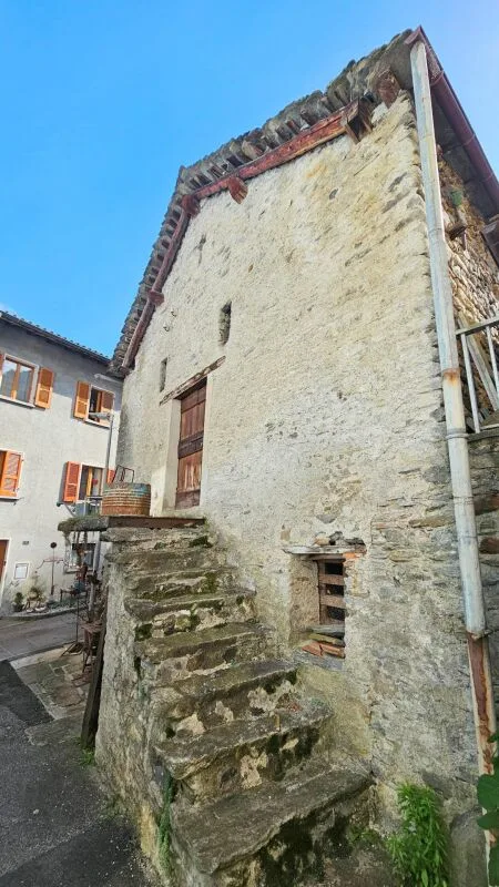 RUSTIQUE À RÉNOVER À GNOSCA