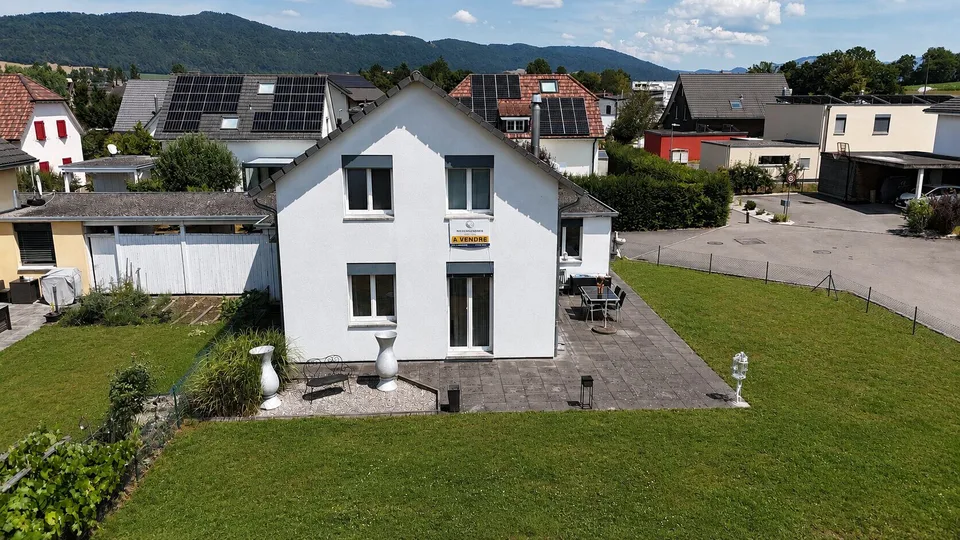 À vendre à Delémont spacieuse villa familiale 5.5 pièces avec jardin
