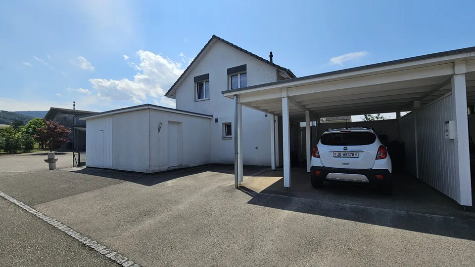In vendita a Delémont spaziosa villa familiare di 5,5 locali con giardino
