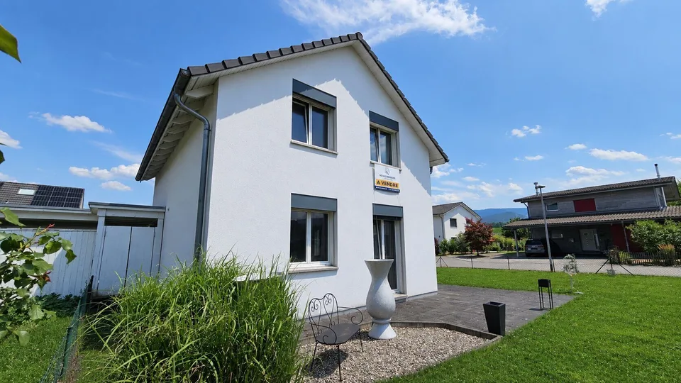 In vendita a Delémont spaziosa villa familiare di 5,5 locali con giardino