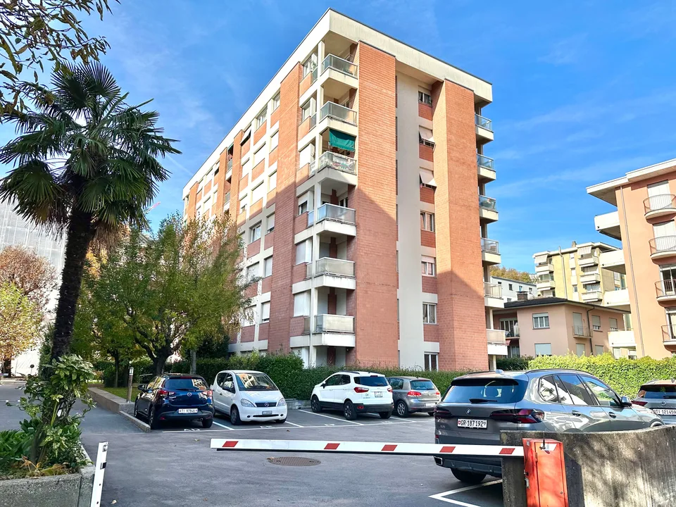 Appartement spacieux de 3,5 pièces très central avec balcon à Lugano – photo 9 sur 10