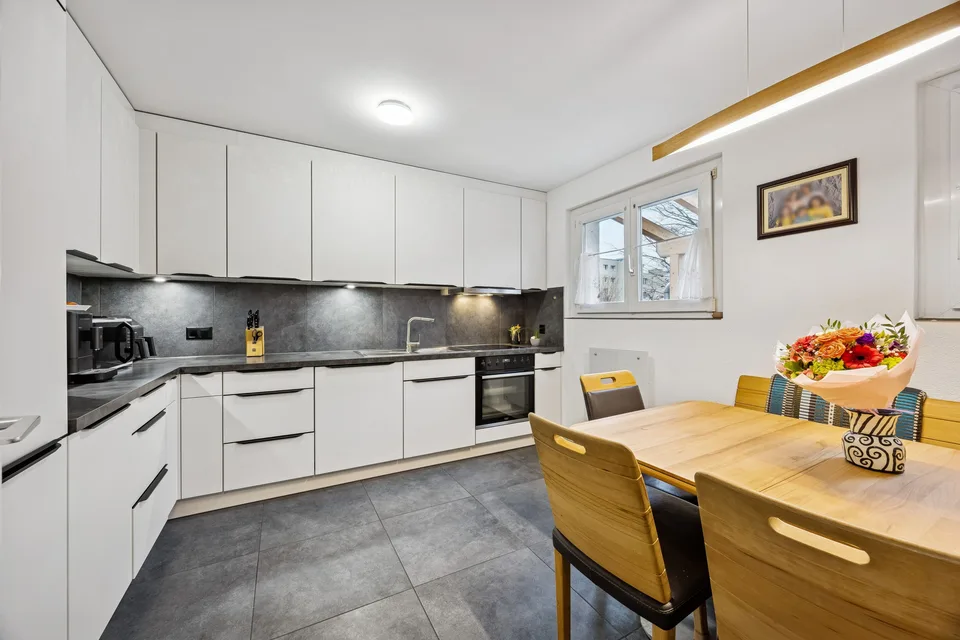 Renoviertes 5.5-Zimmer-Reihenhaus mit 166 m² Gesamtfläche &amp; grosser Terrasse