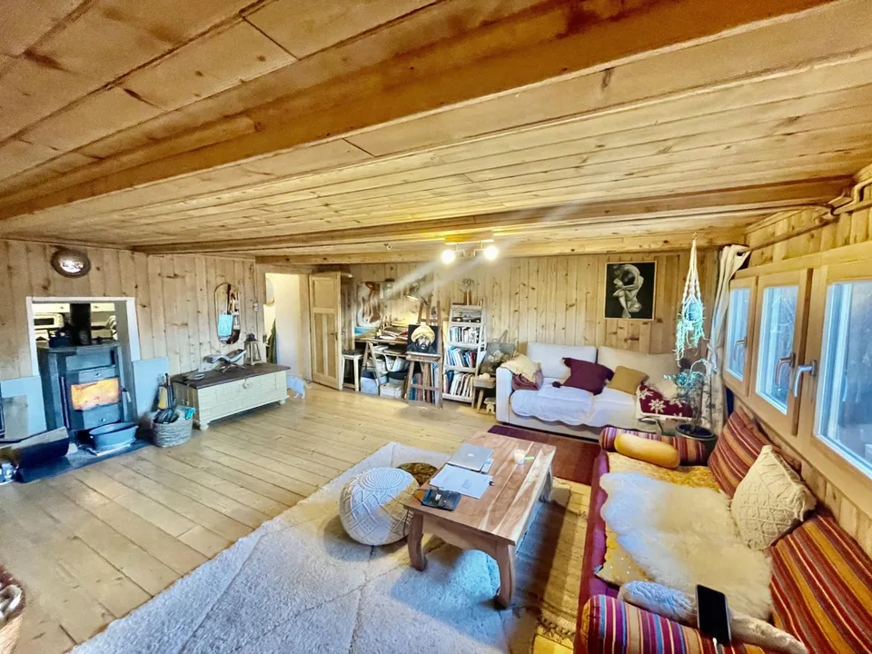 Charming renovated 2.5 room attic apartment with garden in Icogne, 10 minutes from Crans-Montana