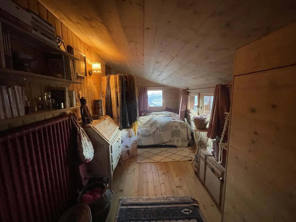 Charmante, renovierte 2,5-Zimmer-Dachgeschosswohnung mit Garten in Icogne, 10 Minuten von Crans-Montana entfernt – Foto 8 von 10