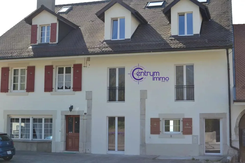 Bel immeuble de rendement de 7 appartements, avec une grange attenante pour la création d'appartements supplémentaires.