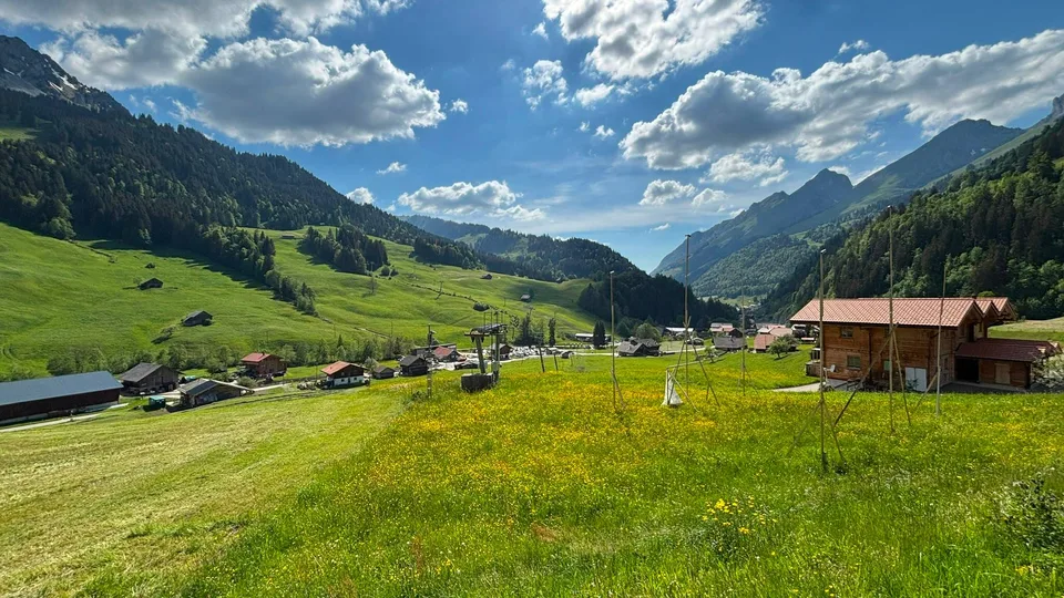 Chalet mitoyen avec permis en force - Jaun