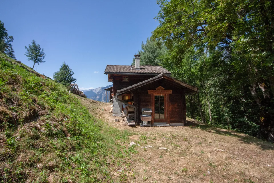 Charmant petit chalet à vendre à Lourtier