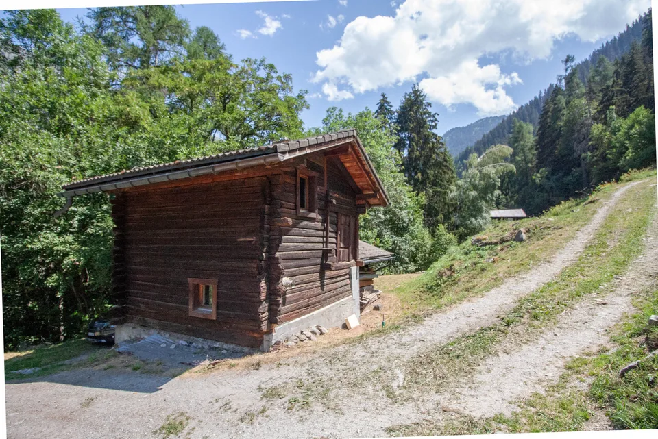 Charmant petit chalet à vendre à Lourtier