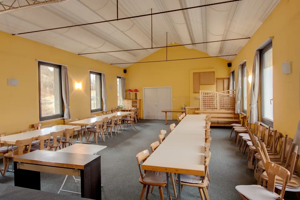 Sulla strada del Gran San Bernardo, grande ristorante in vendita