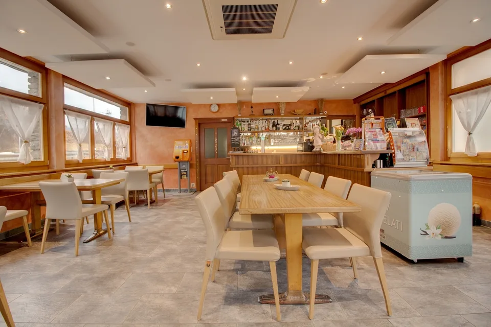 Sur la route du Grand-St-Bernard, grand restaurant à vendre