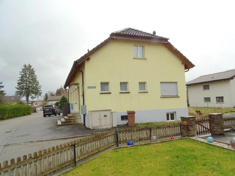 ARI-212 - Bâtiment à usage mixte de 250 m2 sur un terrain de 723 m2 à Bassecourt