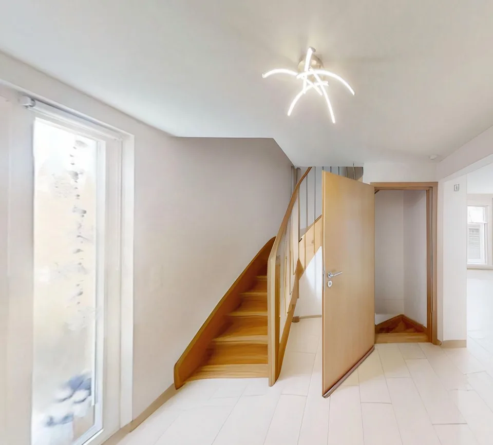 Modernes 5-Zimmer-Einfamilienhaus mit Hallenbad in Illhart