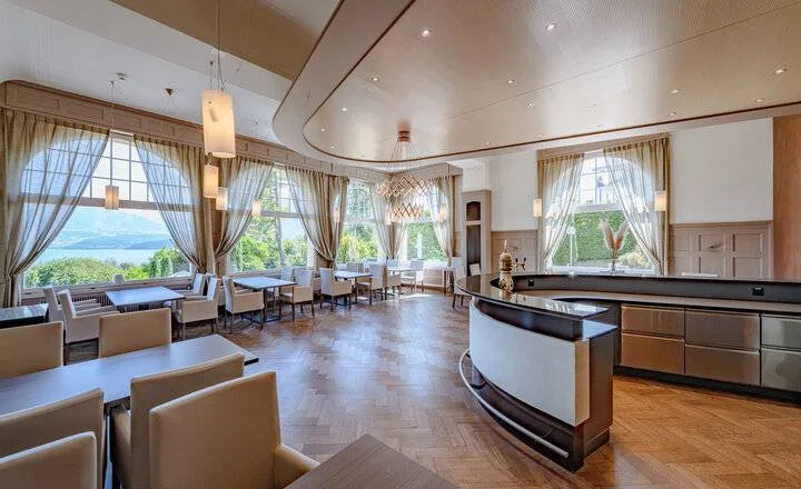 MAJESTÄTISCH ÜBER DEM THUNERSEE - PARKHOTEL OBERHOFEN