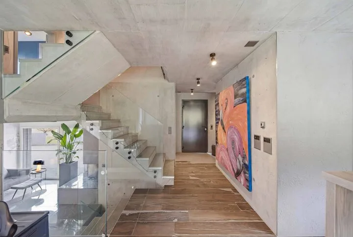 EXKLUSIVE VILLA MIT BERGPANORAMA, SAUNA UND WINTERGARTEN
