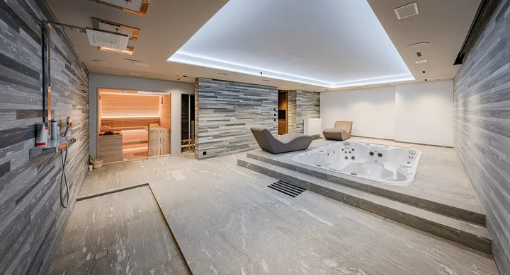 PURE DOMINANZ - PENTHOUSE MIT BERGSICHT UND WELLNESSBEREICH