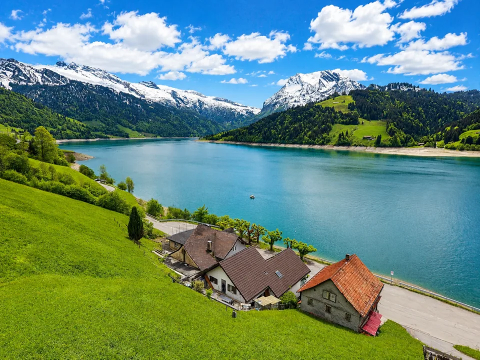 Traumhafte See- und Bergsicht