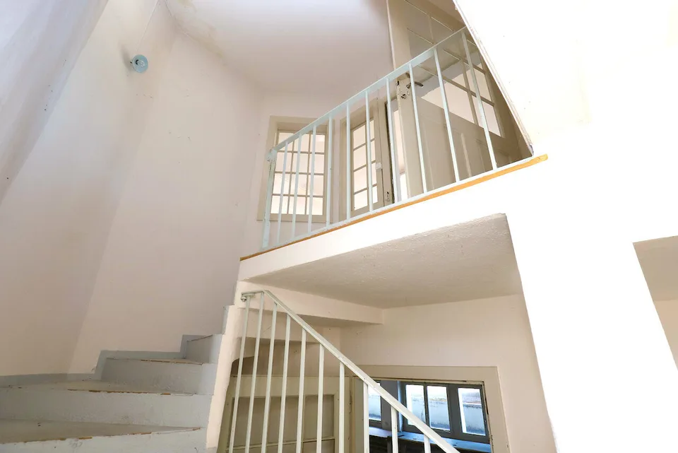 Edificio misto con 3 appartamenti e locali artigianali a Porrentruy
