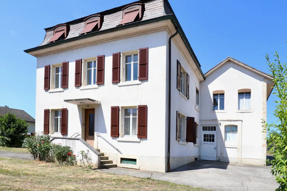 Immeuble mixte de 3 appartements et locaux artisanaux à Porrentruy