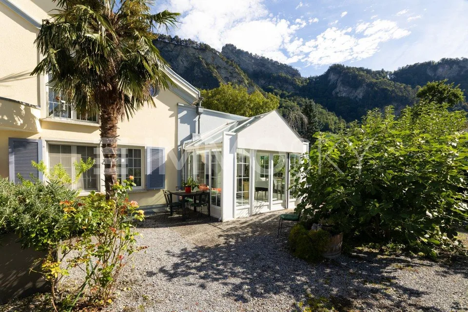Pace, Sole, Montagne: La tua casa modernizzata nel dominio
