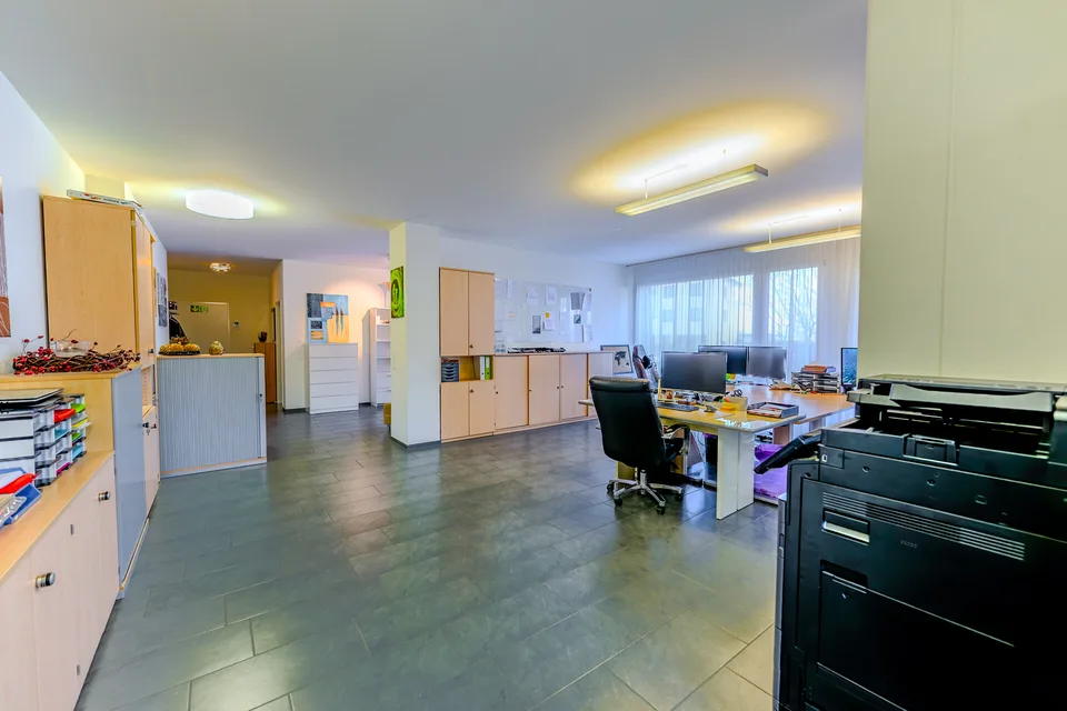 Moderne Bürofläche mit Küche und DU/WC im Steuerparadies Freienbach SZ – Foto 7 von 12