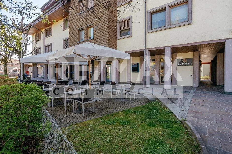 Restaurant Oase mit Aussensitzplätzen direkt am Bach