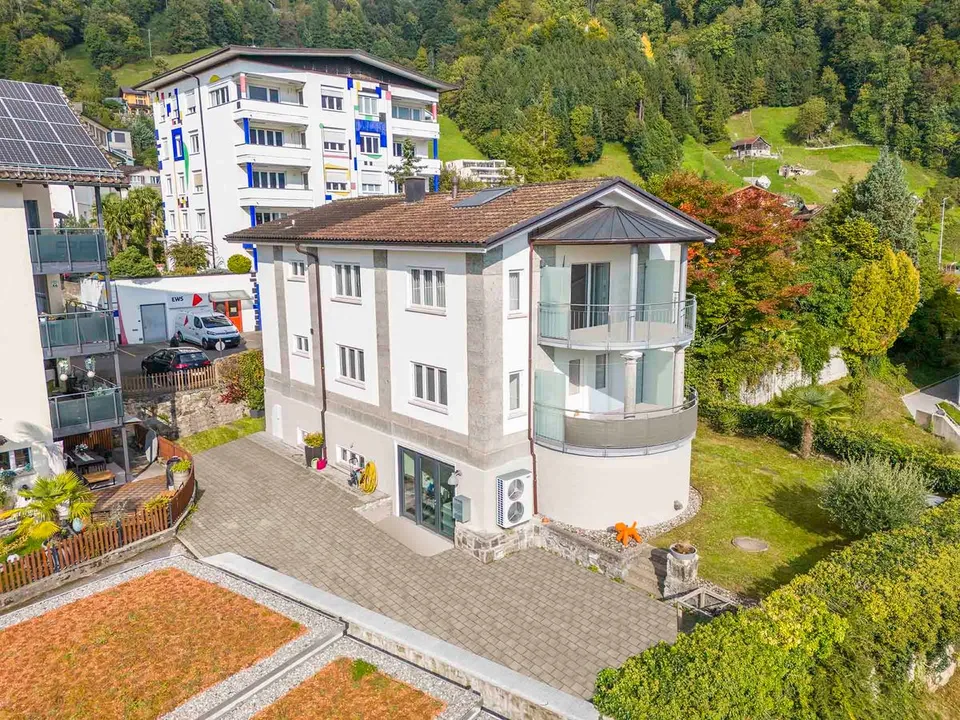 Charismatisches Mehrfamilienhaus mit zwei Wohneinheiten und einer Gewerbefläche