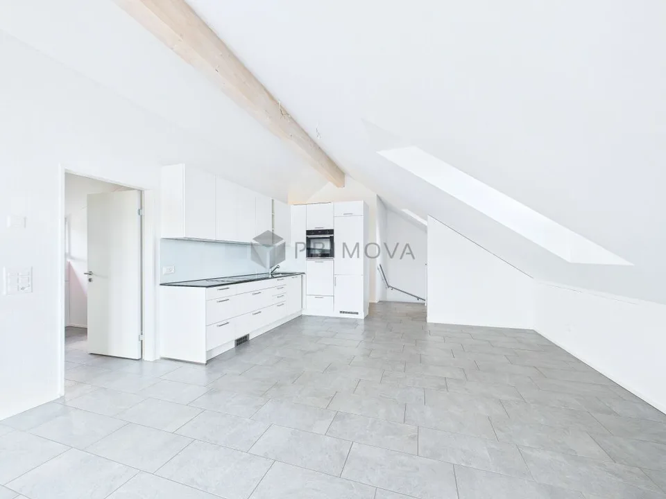 Appartamento luminoso di 4,5 stanze con bella vista e comfort abitativo attraente