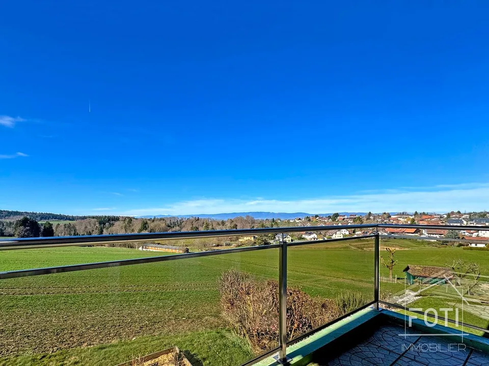 Maison jumelée de 6,5 pièces, avec belle vue panoramique.