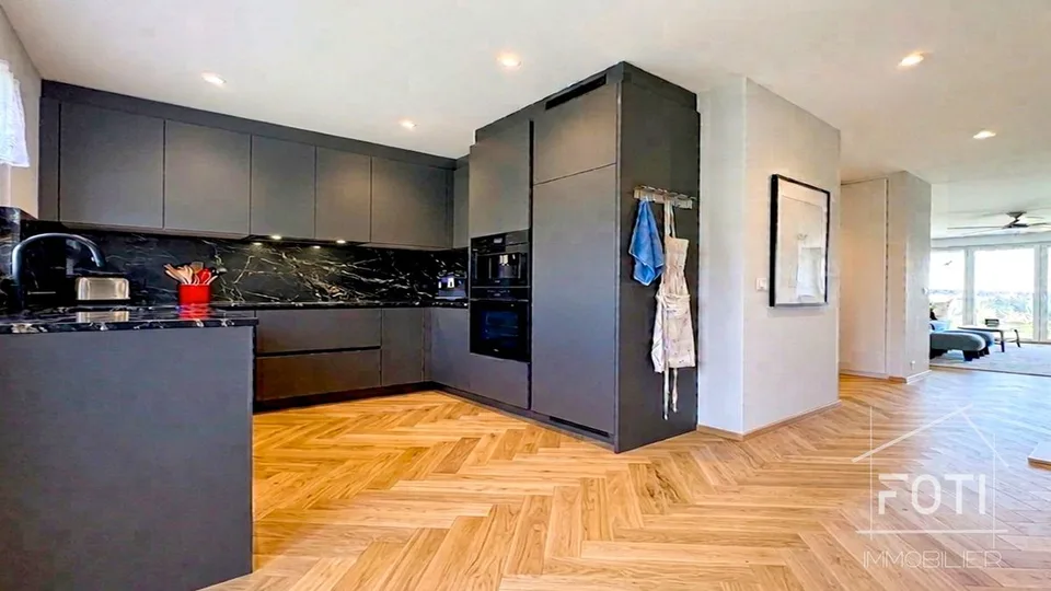 Maison jumelée de 6,5 pièces, avec belle vue panoramique.
