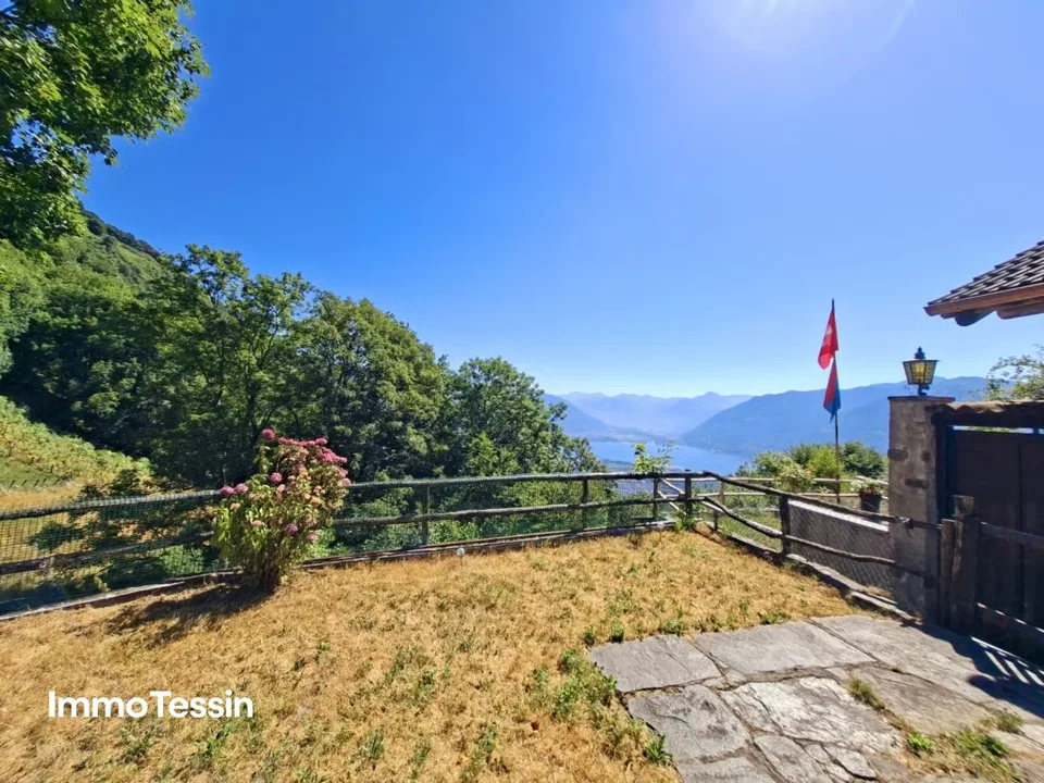 GELEGENHEIT: Wunderschönes Rustico mit einmaliger Panorama Seesicht an einem Ort der Ruhe hoch über dem Lago Maggiore – Foto 4 von 13