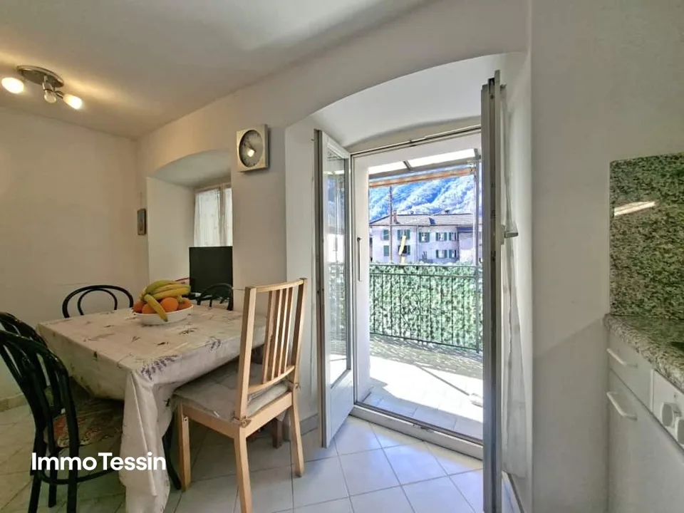 Haus mit 2 grossen Wohnungen, separatem Rustico & Garten mit Pergola an ruhiger und sonniger Lage – Foto 9 von 13