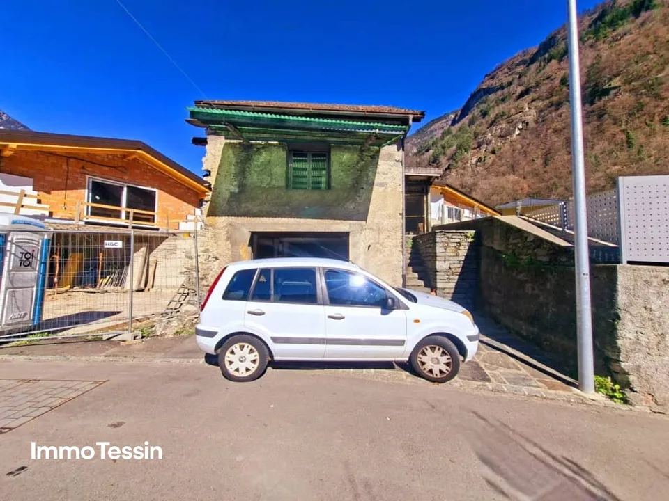Haus mit 2 grossen Wohnungen, separatem Rustico & Garten mit Pergola an ruhiger und sonniger Lage
