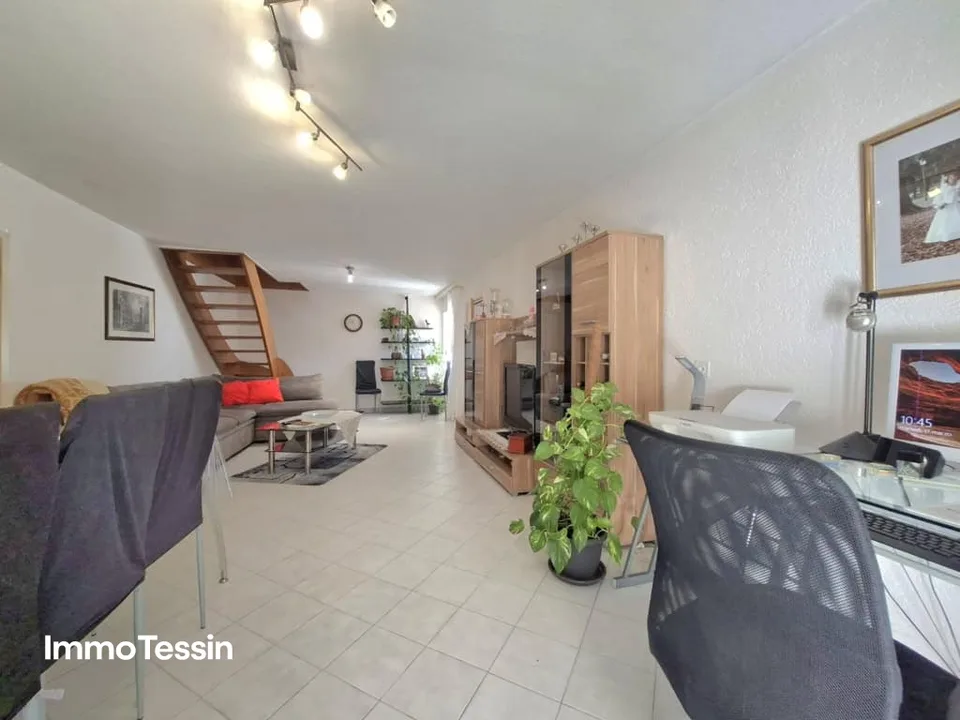 Haus mit 2 grossen Wohnungen, separatem Rustico & Garten mit Pergola an ruhiger und sonniger Lage – Foto 7 von 13