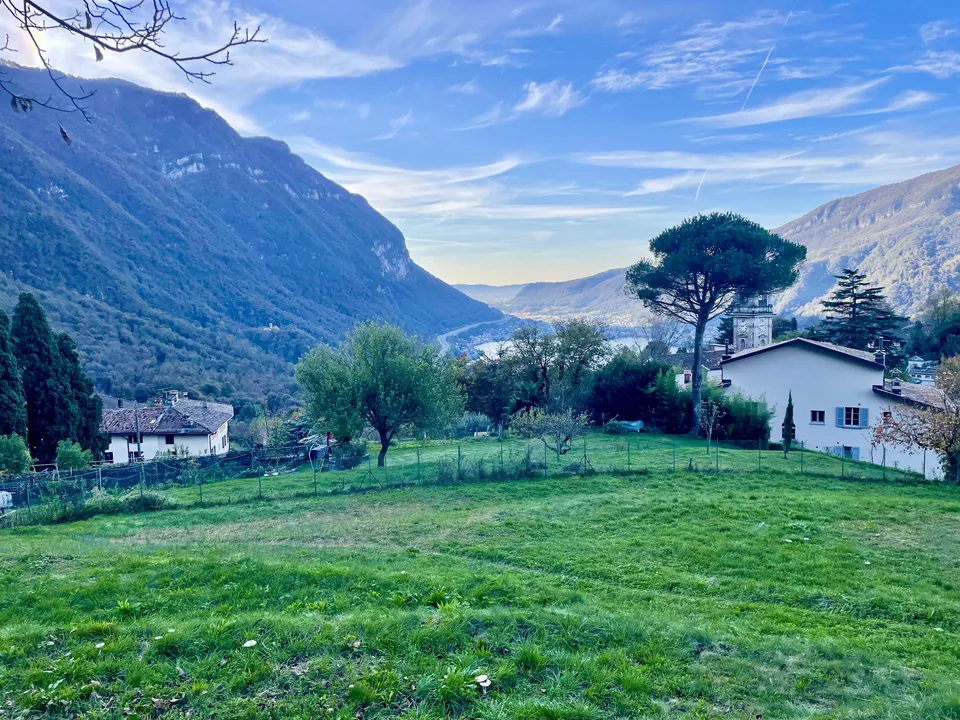 Terrain constructible avec vue sur le lac à vendre