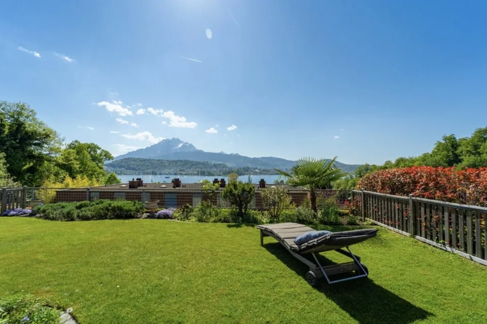 Logenplatz über dem Vierwaldstättersee, elegantes Reihenhaus-Juwel in Luzern