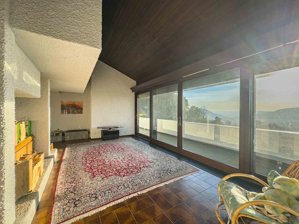 Villa con ampio giardino e vista aperta a Morbio Superiore